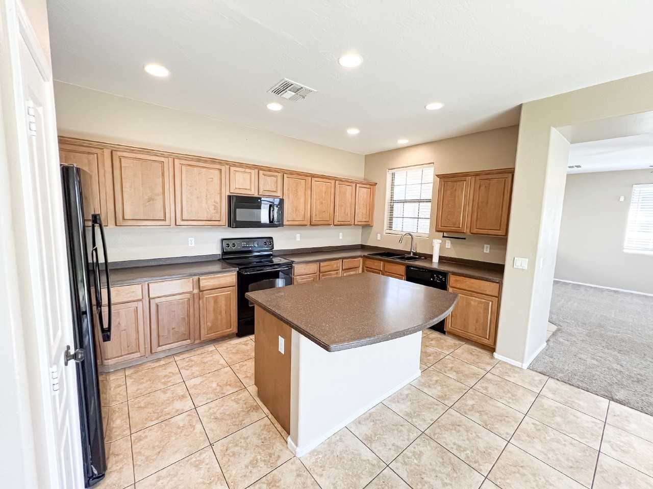 7016 S 7th Ln - Photo 6 of 25