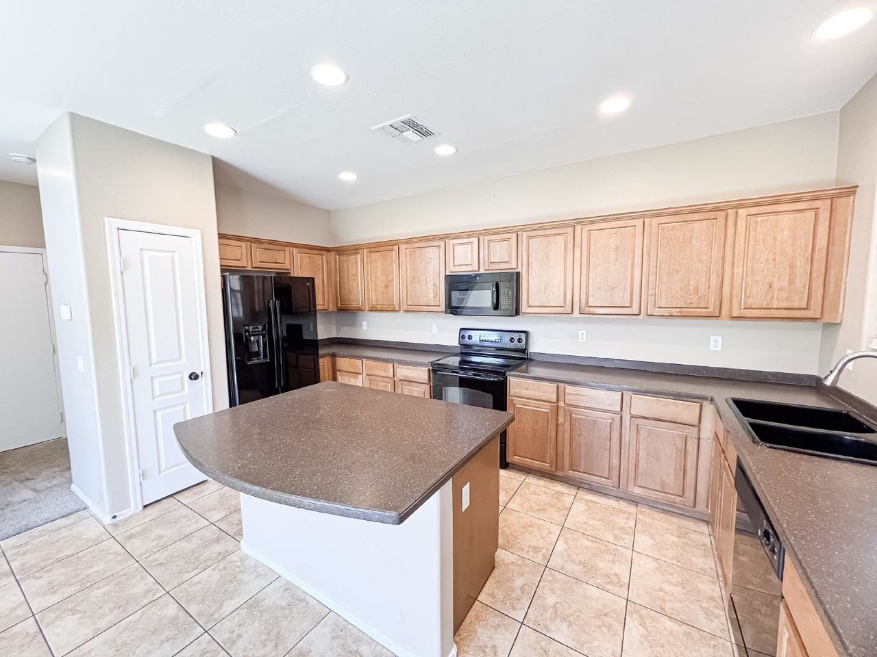 7016 S 7th Ln - Photo 7 of 25