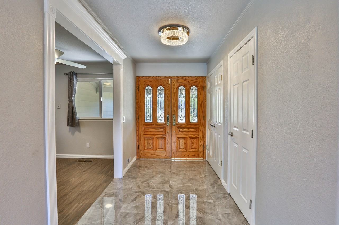 12564 Plymouth Dr - Photo 6 of 35