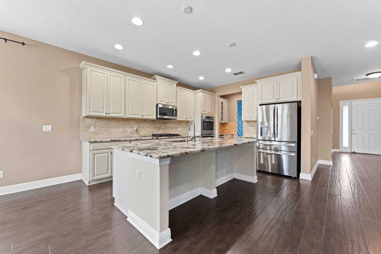 19184 Long Lake Ranch Blvd - Photo 6 of 44