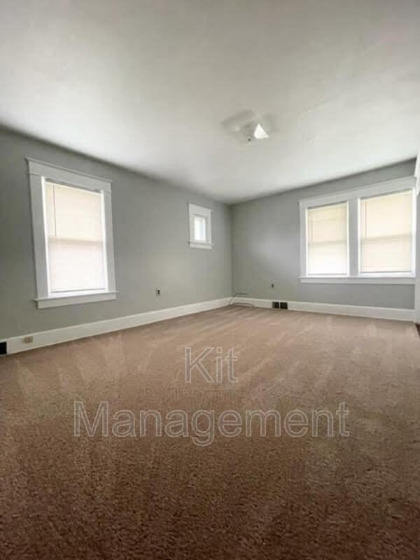 933 Eleanor Ave - Photo 4 of 11
