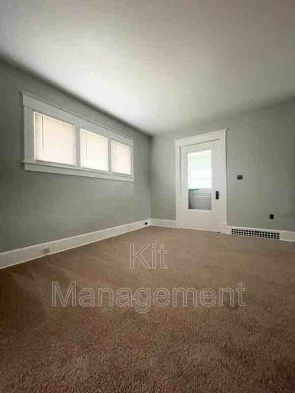 933 Eleanor Ave - Photo 6 of 11