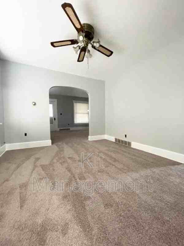 933 Eleanor Ave - Photo 7 of 11