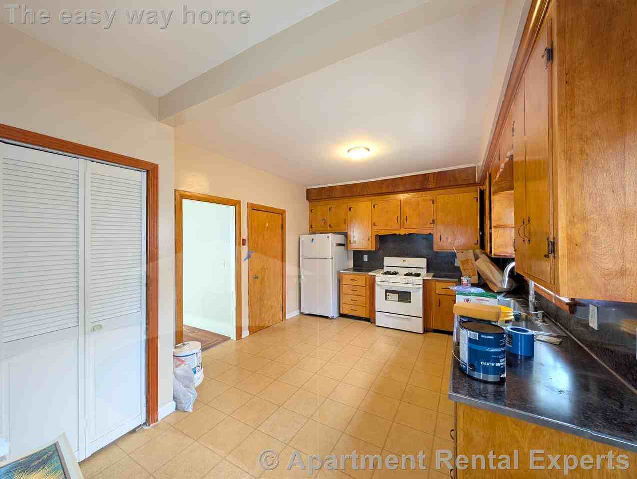 100 North St #1 - Photo 2 of 13