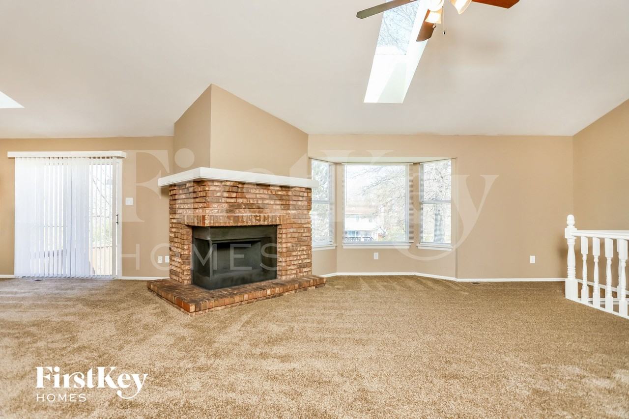 4231 River Oaks Dr - Photo 3 of 14