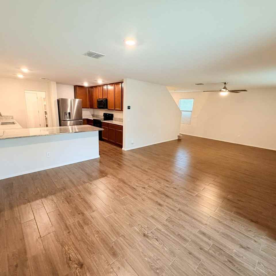 18293 N Clarence Ln - Photo 3 of 21