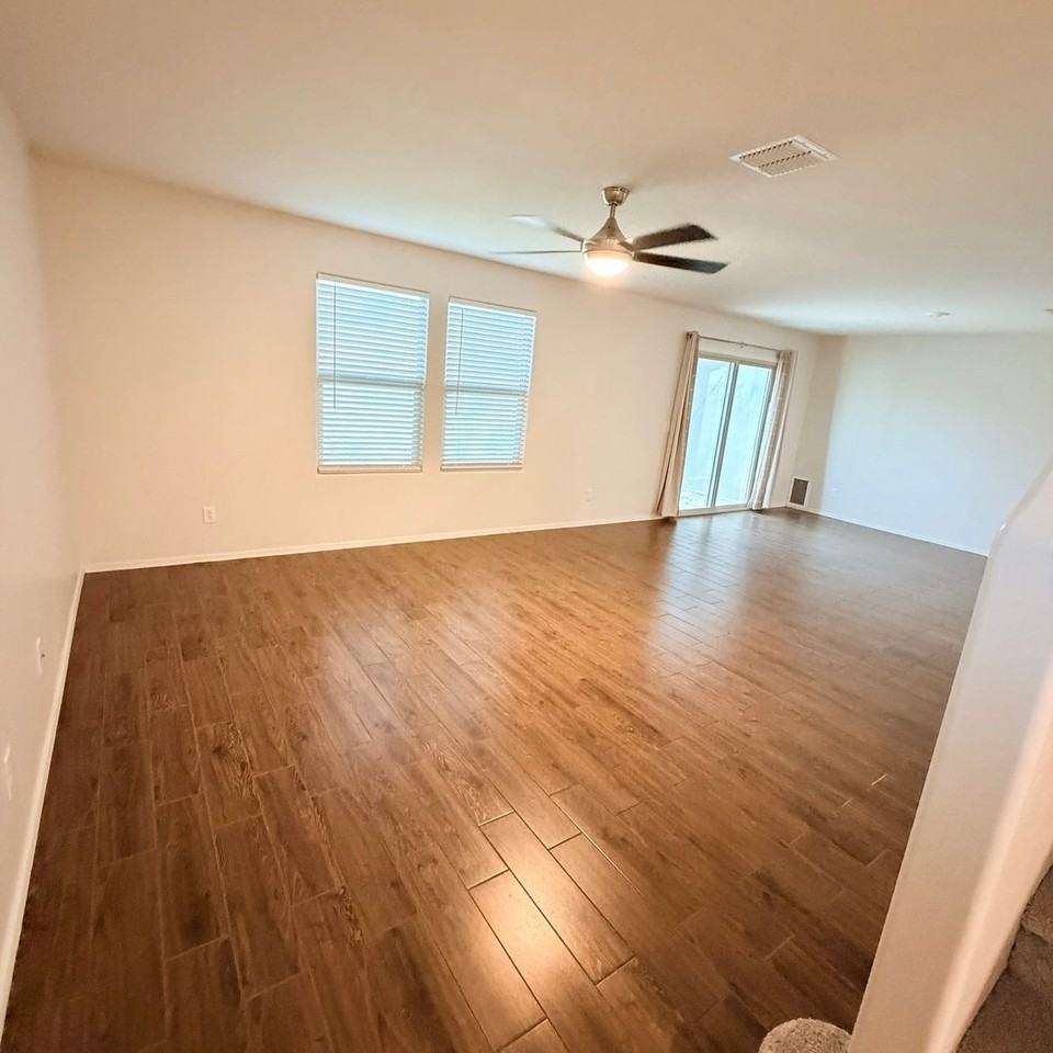 18293 N Clarence Ln - Photo 4 of 21