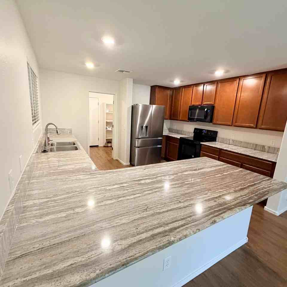 18293 N Clarence Ln - Photo 6 of 21
