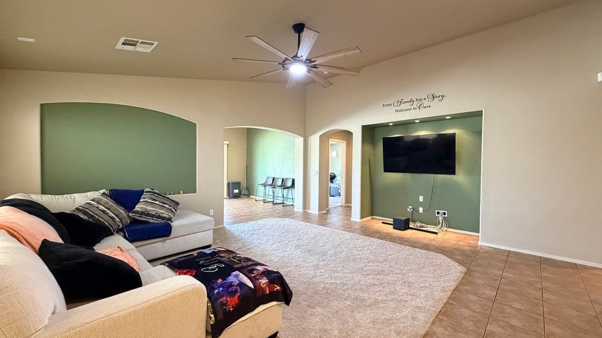 44178 W Lindgren Dr - Photo 2 of 25