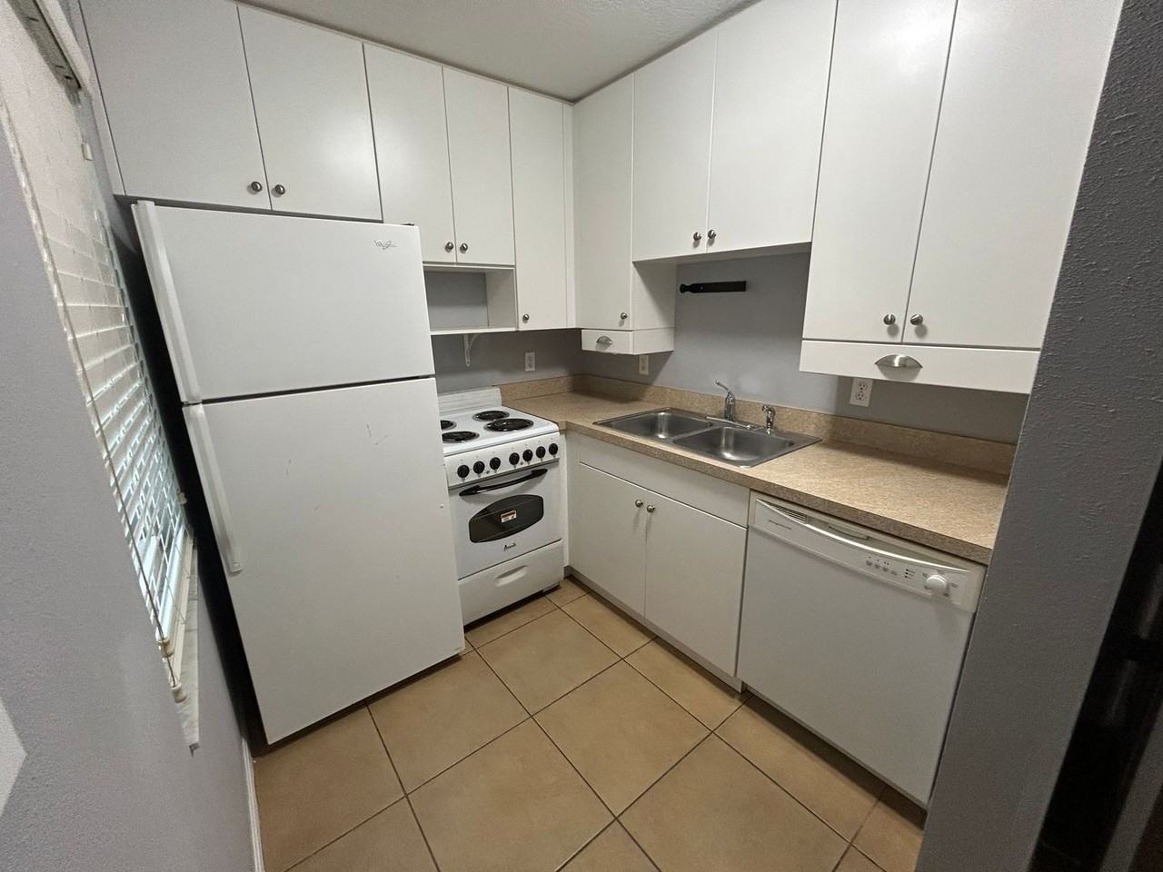 2066 Arlington St - Photo 3 of 6