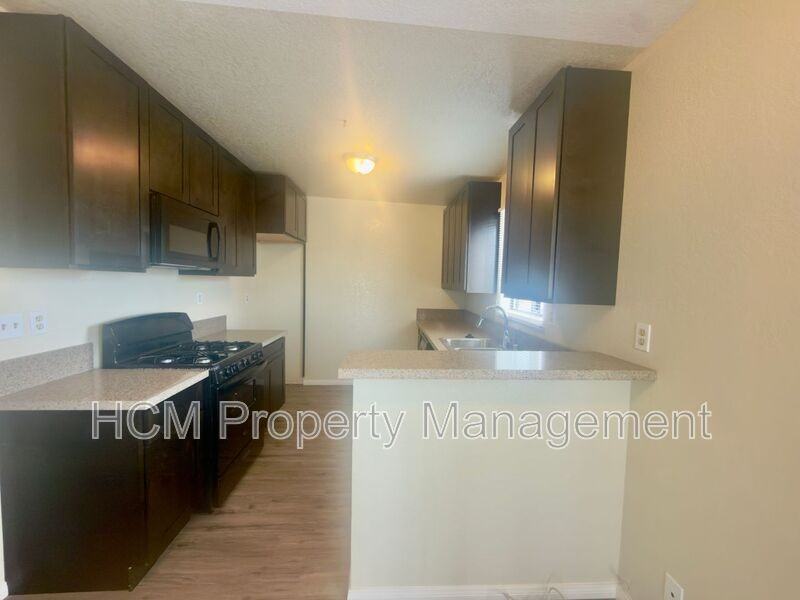 922 W 25th St #2 - Photo 2 of 9