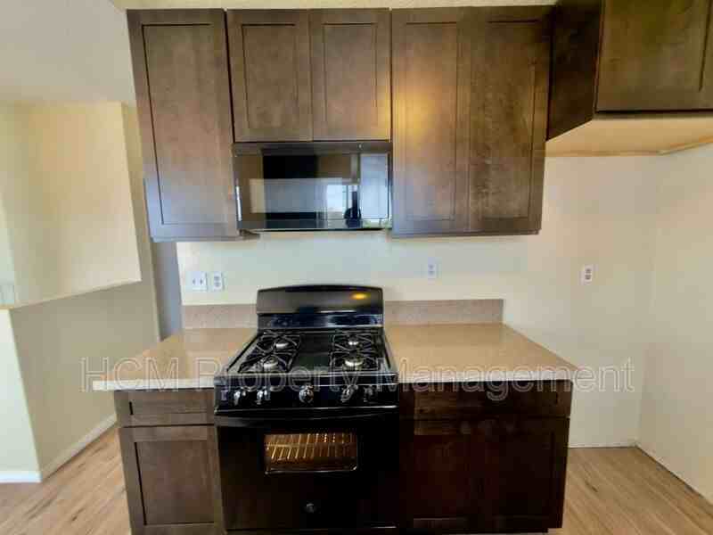922 W 25th St #2 - Photo 4 of 9