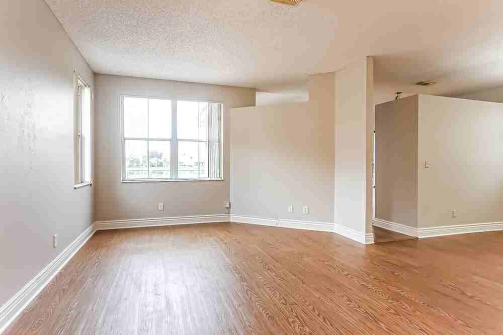 1981 Nw 190th Ave - Photo 5 of 17