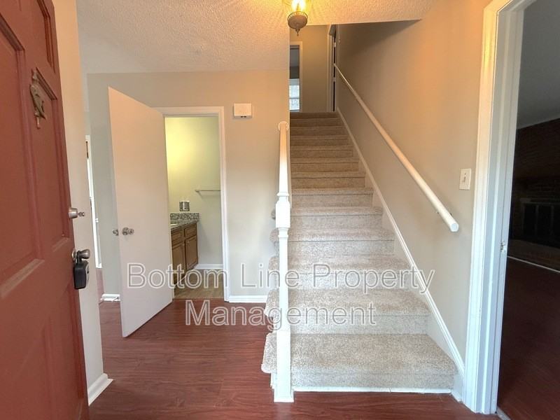 5301 Rolling Oak Ln - Photo 3 of 28
