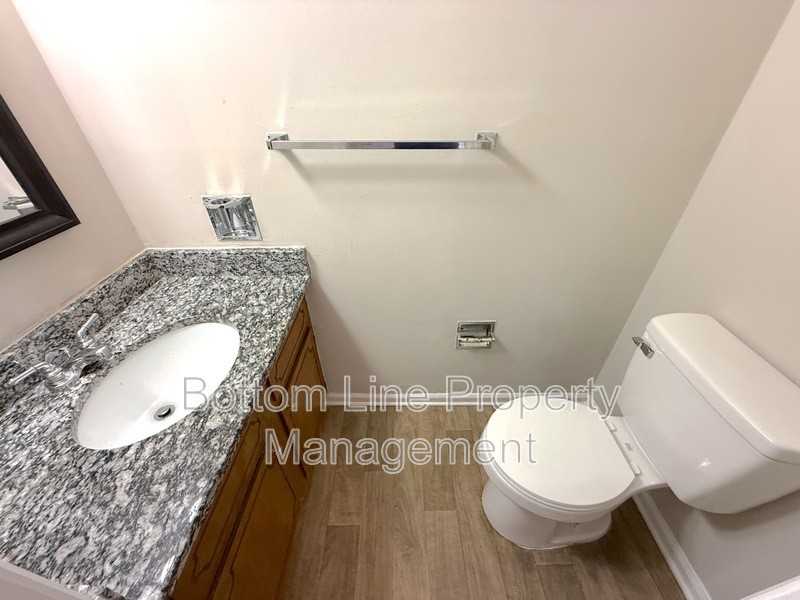 5301 Rolling Oak Ln - Photo 5 of 28