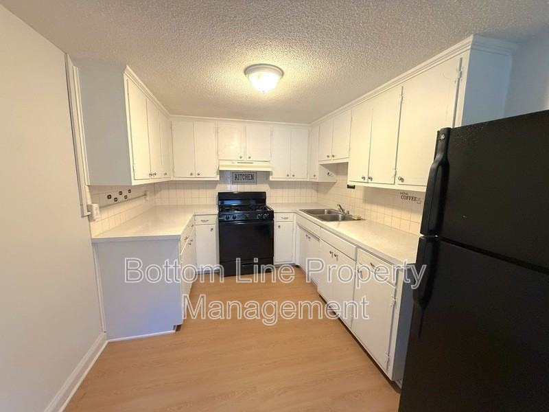 301 Vivian St #2 - Photo 5 of 10