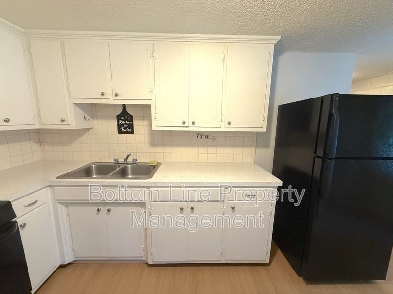 301 Vivian St #2 - Photo 6 of 10