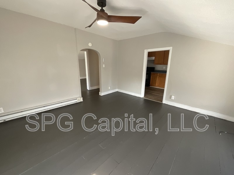 2 E King St - Photo 2 of 10