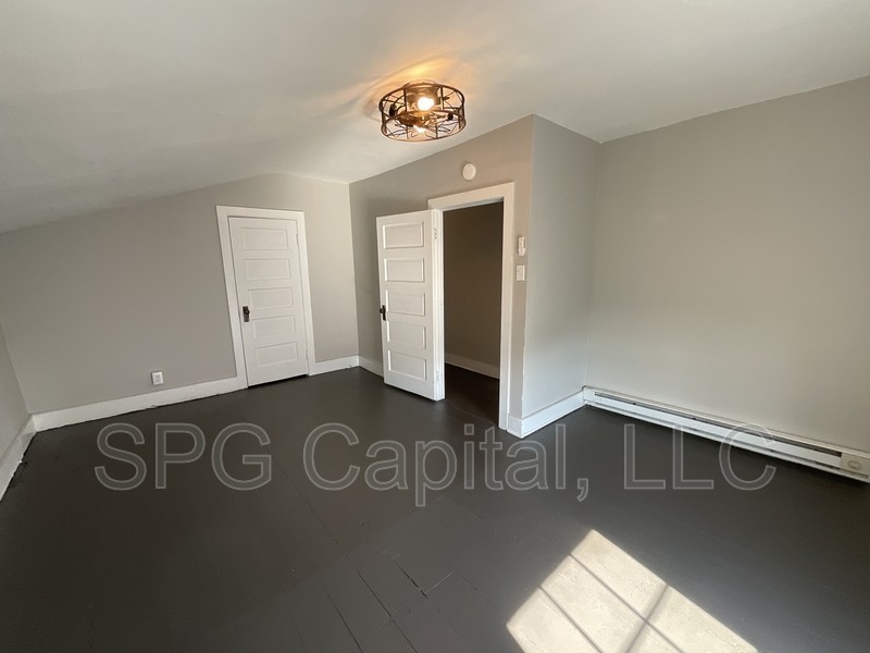 2 E King St - Photo 3 of 10