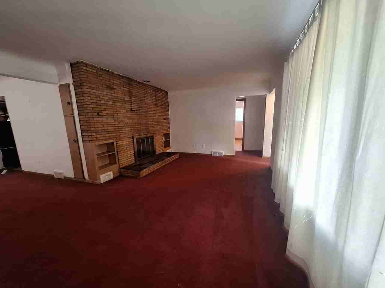 18420 Sunset St - Photo 4 of 32