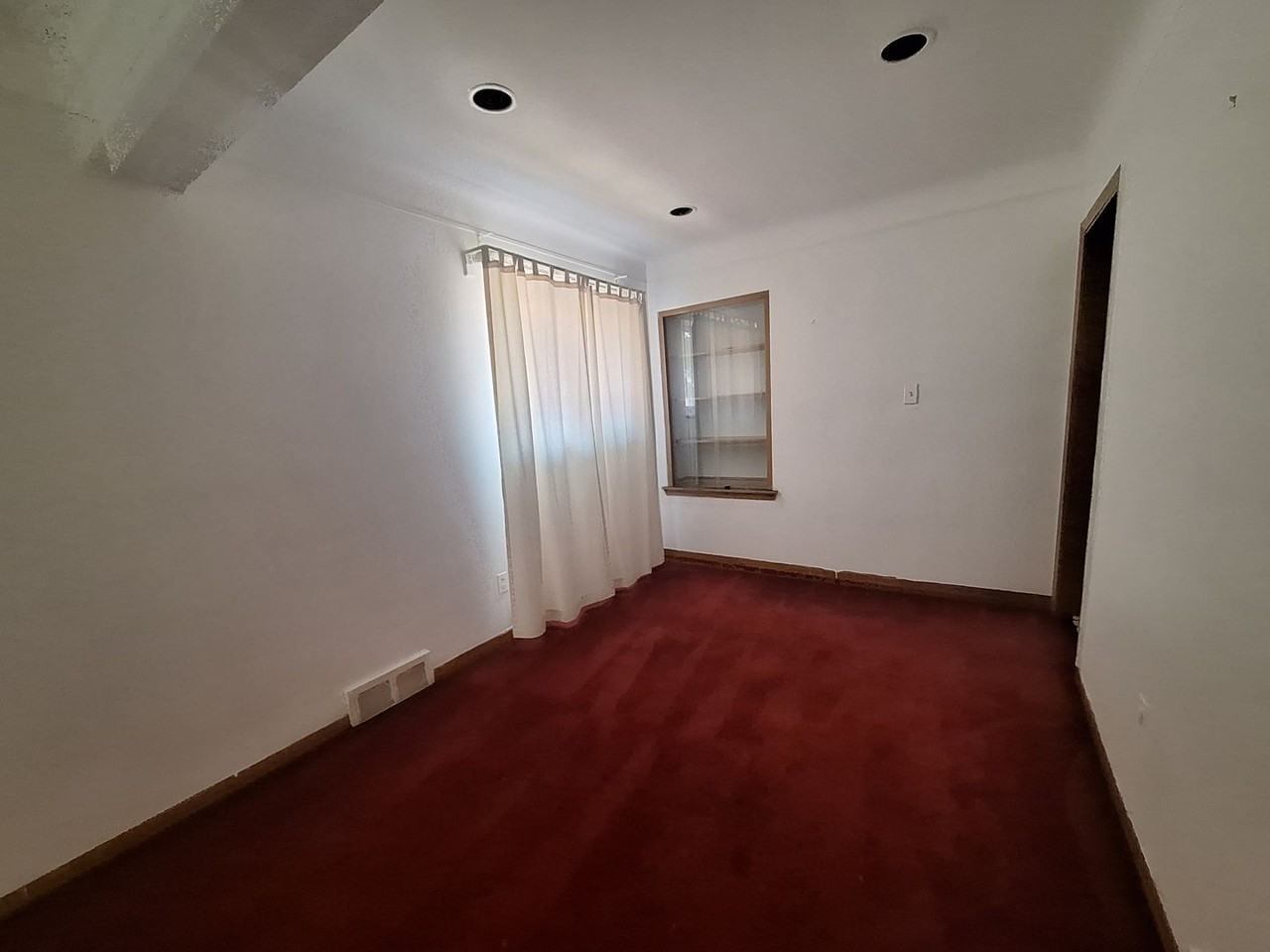 18420 Sunset St - Photo 5 of 32