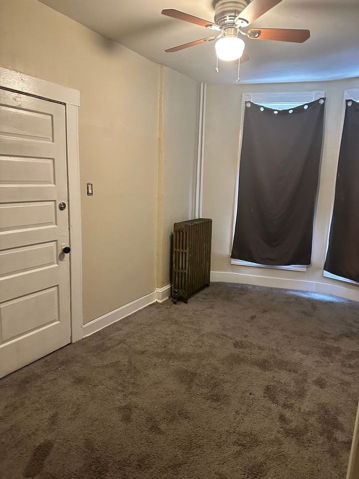 1808 Aiken St - Photo 4 of 9