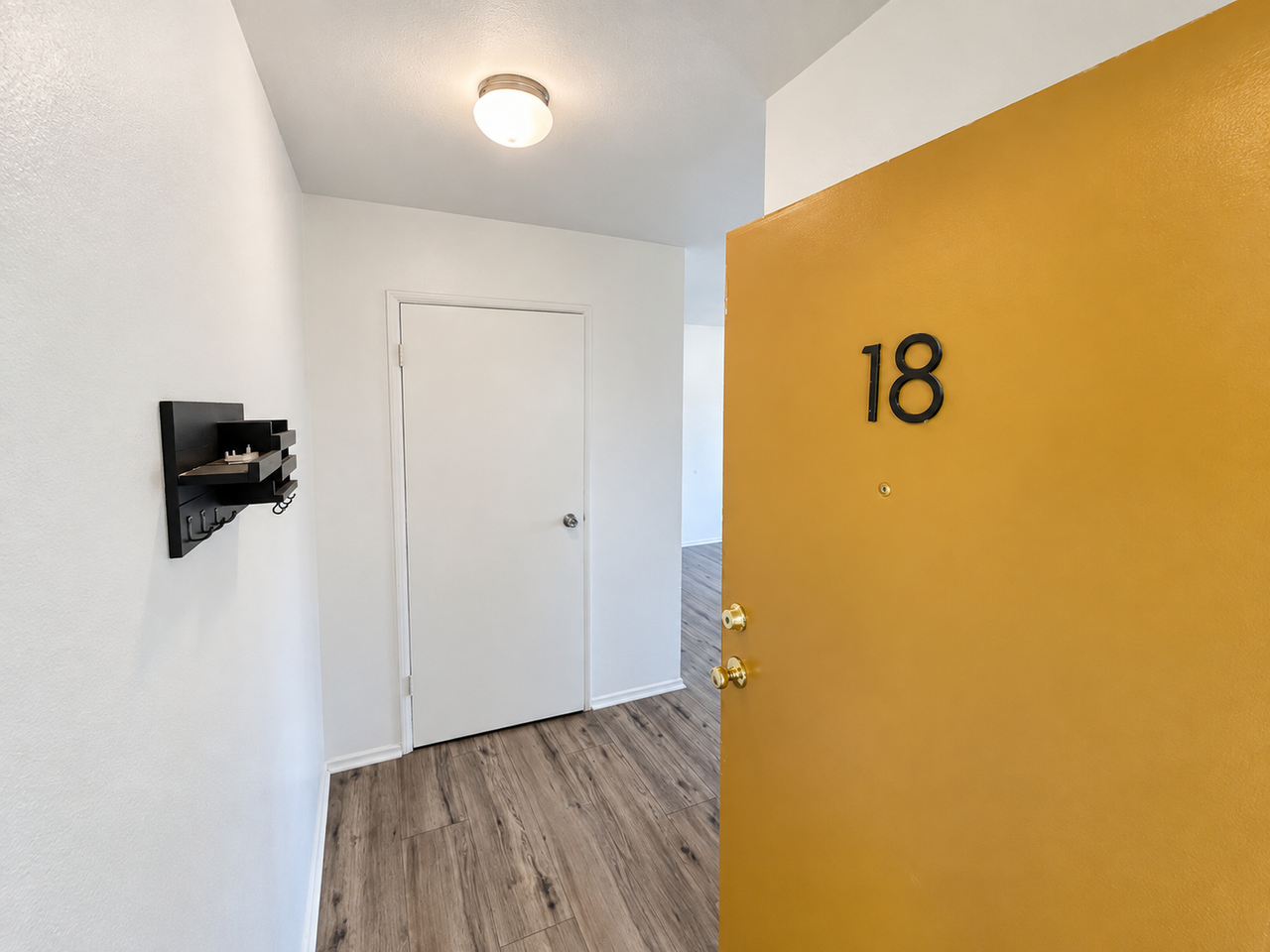 11441 Oxnard St - Photo 3 of 22