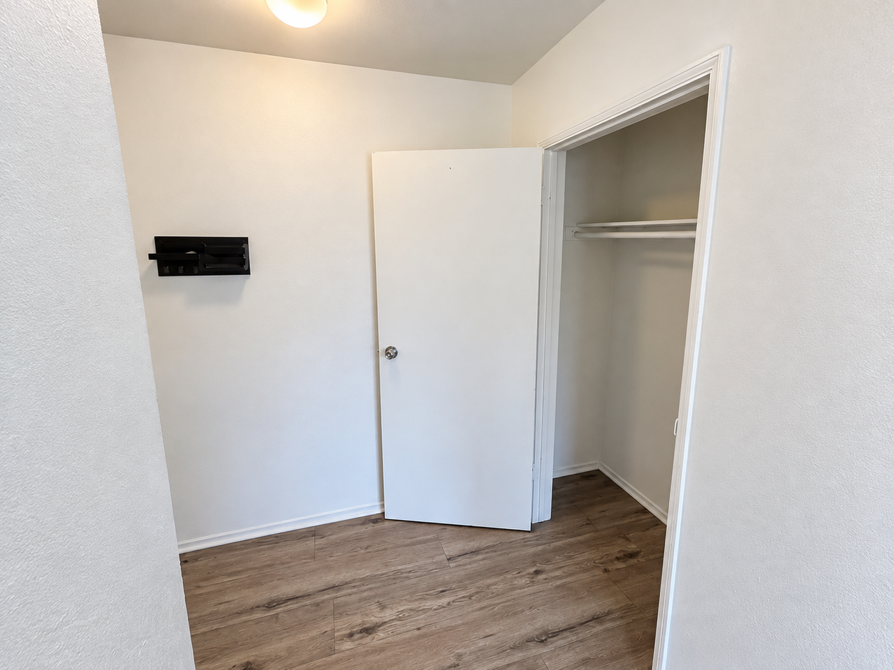 11441 Oxnard St - Photo 4 of 22