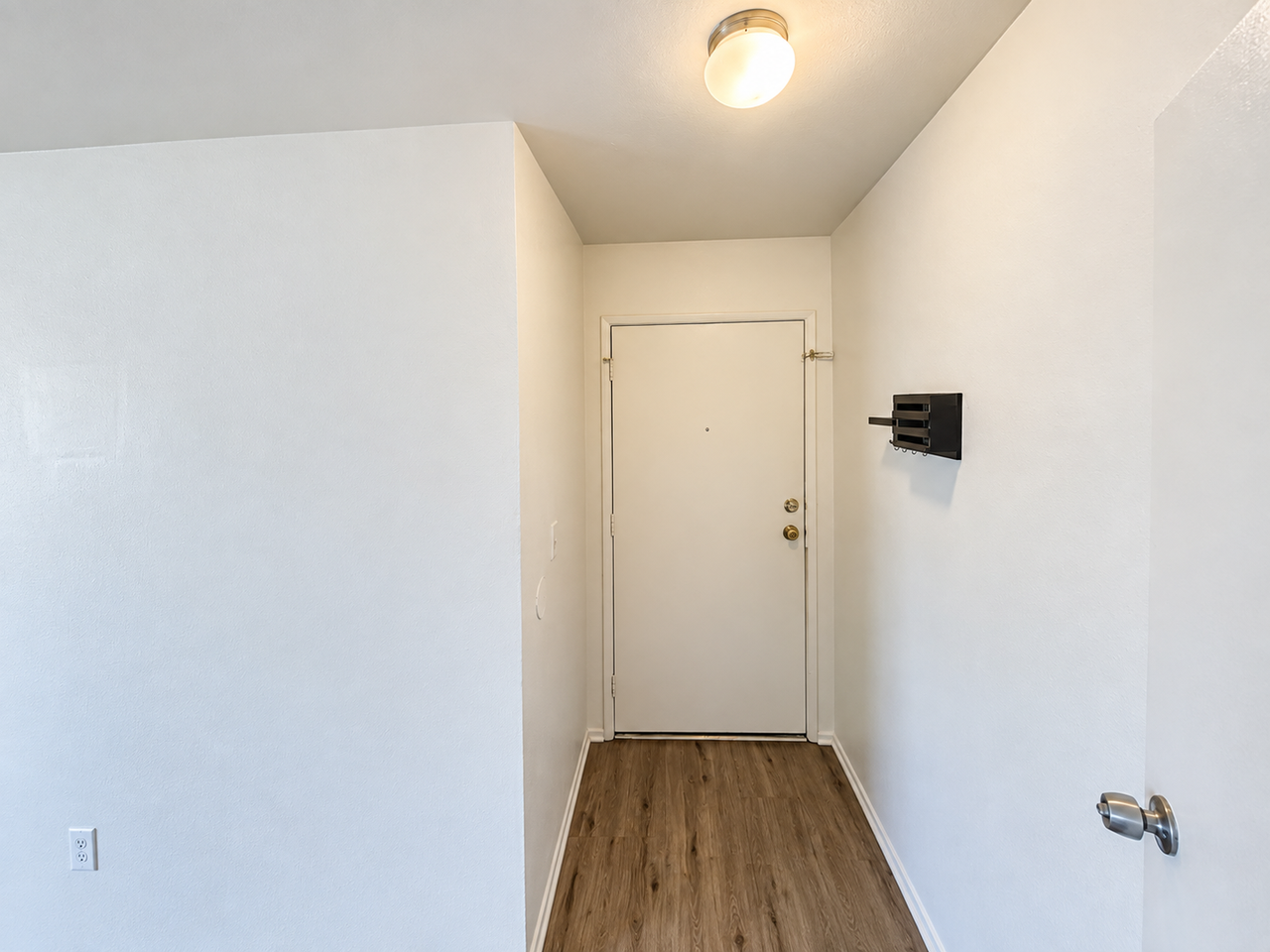 11441 Oxnard St - Photo 5 of 22
