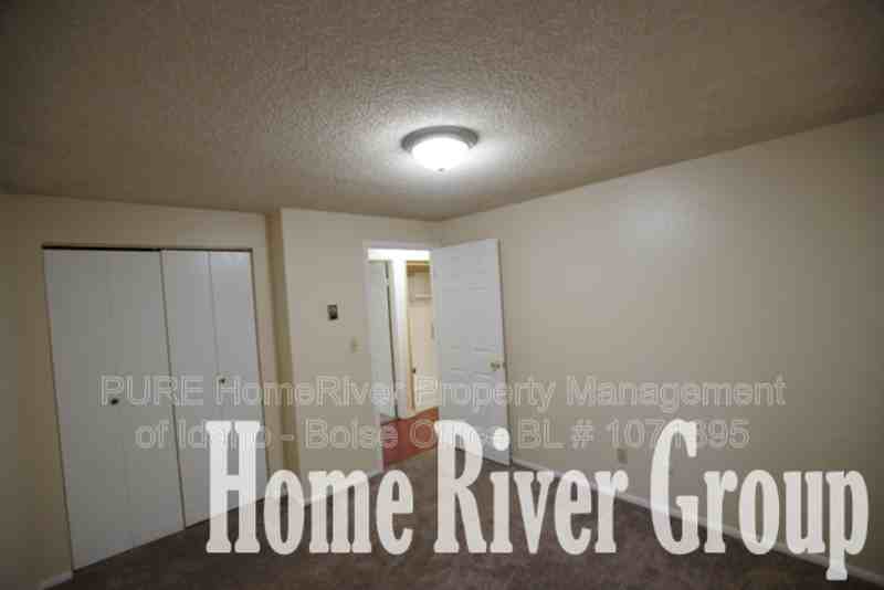 104 N Homedale Ave - Photo 4 of 36