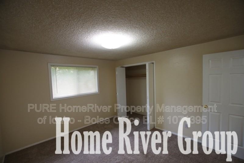 104 N Homedale Ave - Photo 6 of 36