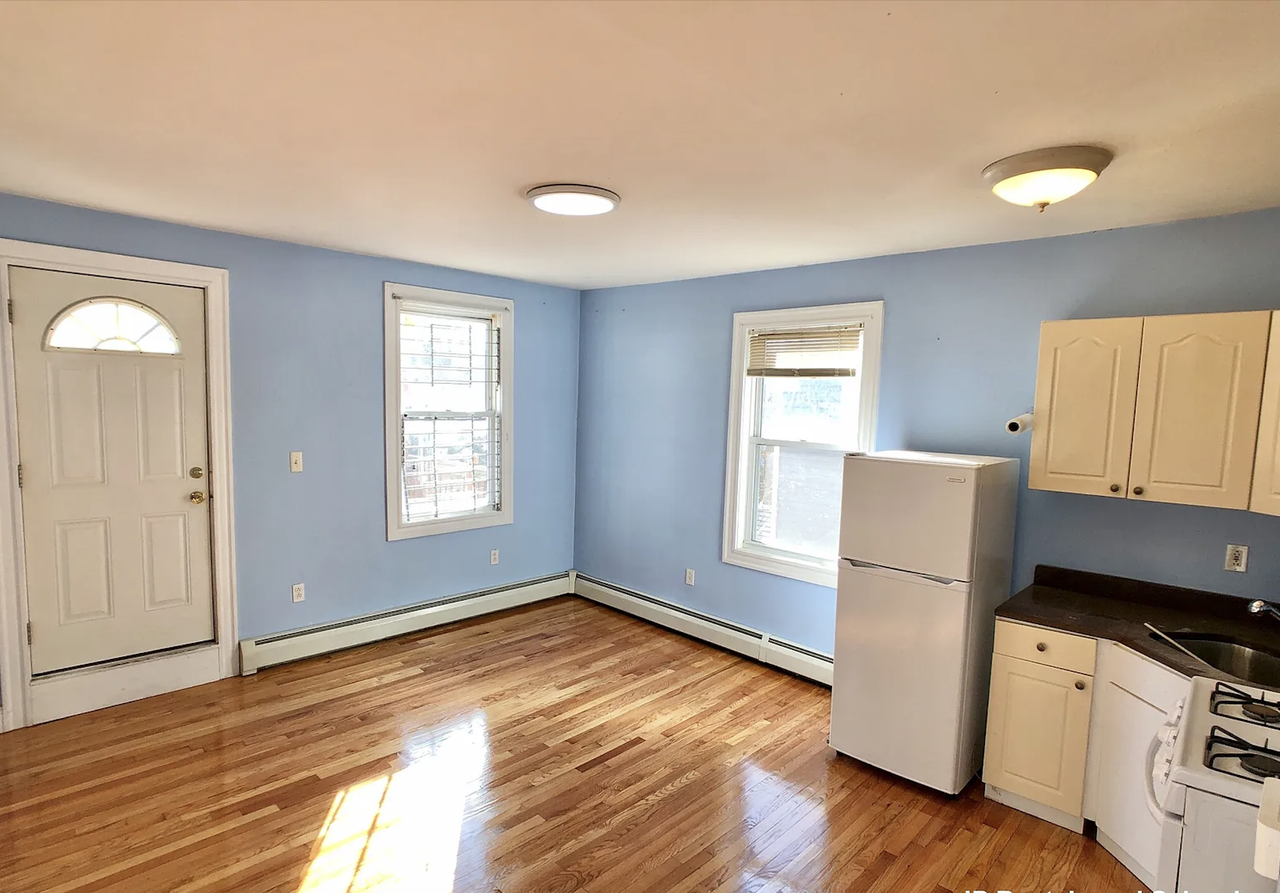 183 Heath St #2 - Photo 3 of 11