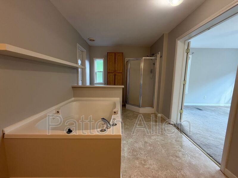 18 Meadowview Ter - Photo 7 of 32