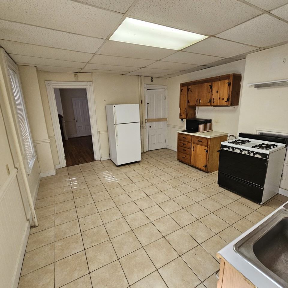 37 Linden St #1 - Photo 2 of 24
