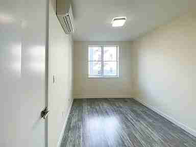 596 E 19th St - Photo 3 of 6