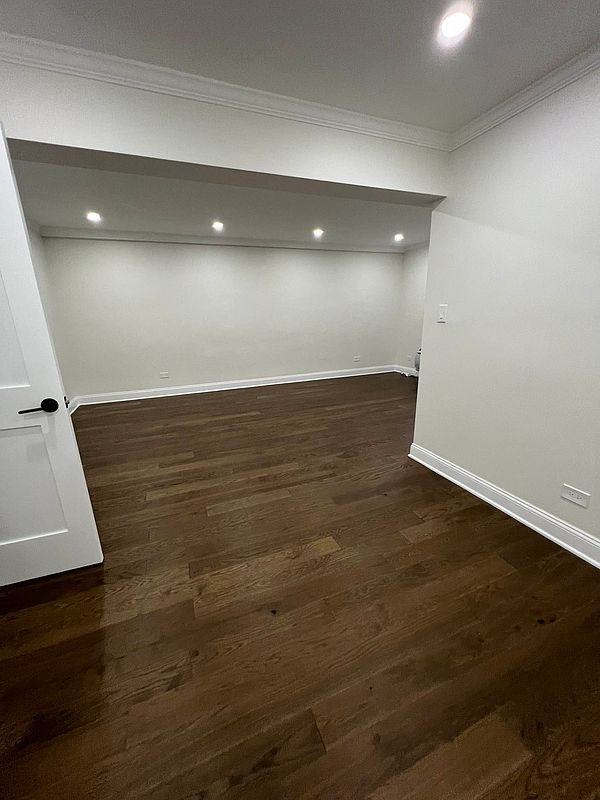 3185 Crescent St - Photo 2 of 12