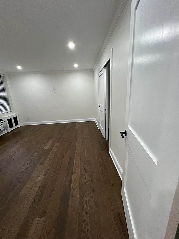 3185 Crescent St - Photo 5 of 12