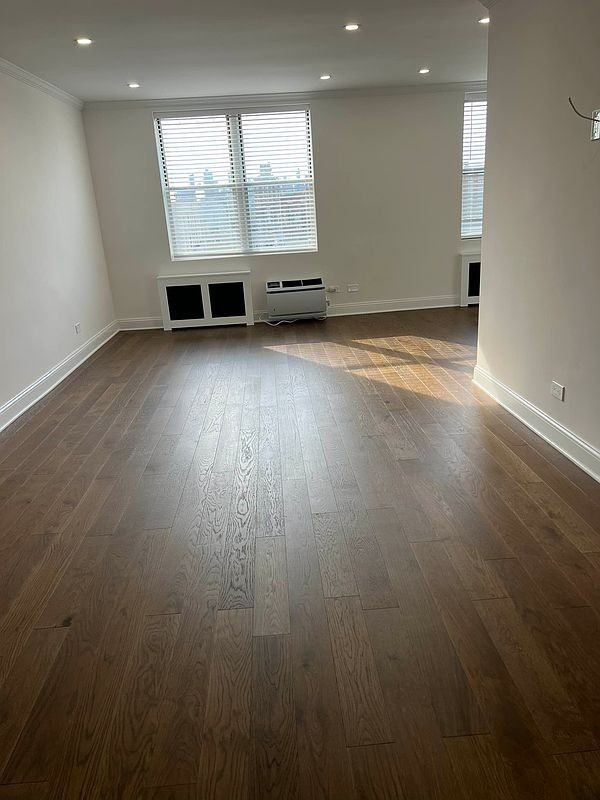 3185 Crescent St - Photo 7 of 12