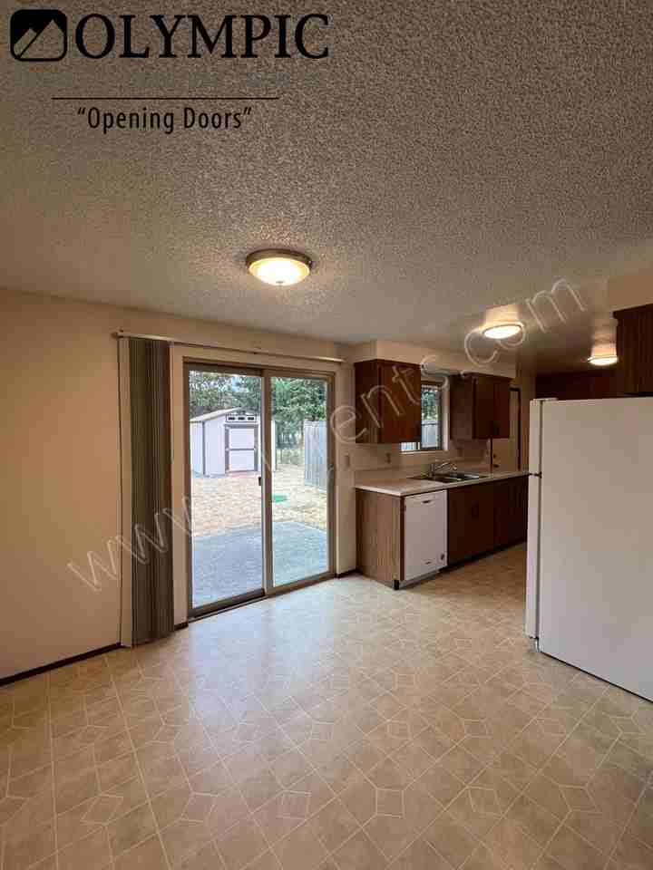 8202 Union Mills Rd Se - Photo 6 of 17