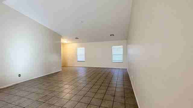 573 S 167th Dr - Photo 3 of 20