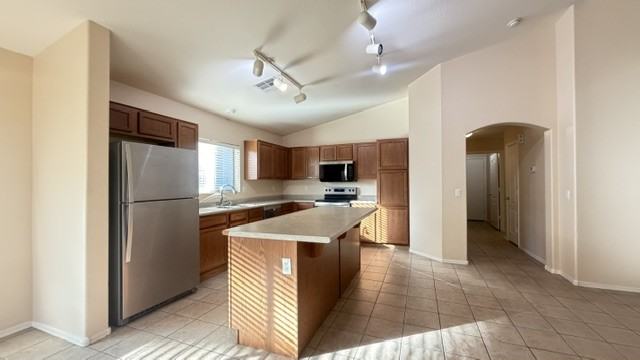 573 S 167th Dr - Photo 5 of 20