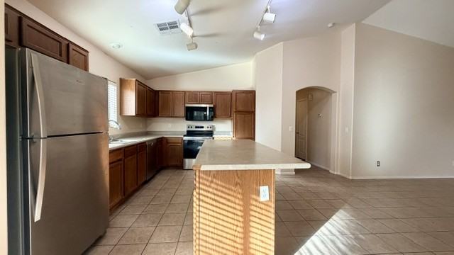 573 S 167th Dr - Photo 6 of 20