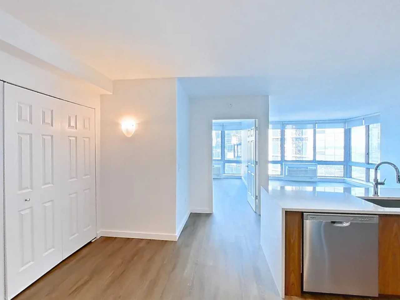 37 Hudson St - Photo 4 of 6