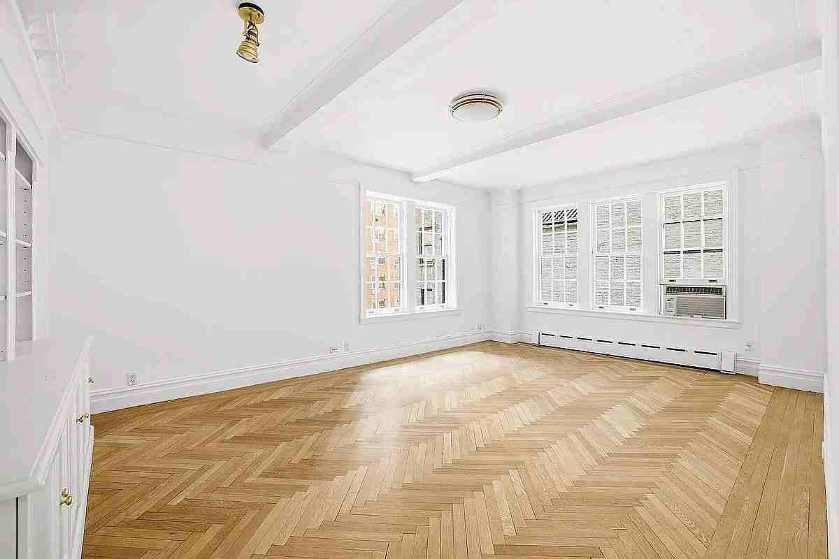 25 E 86th St - Photo 2 of 11