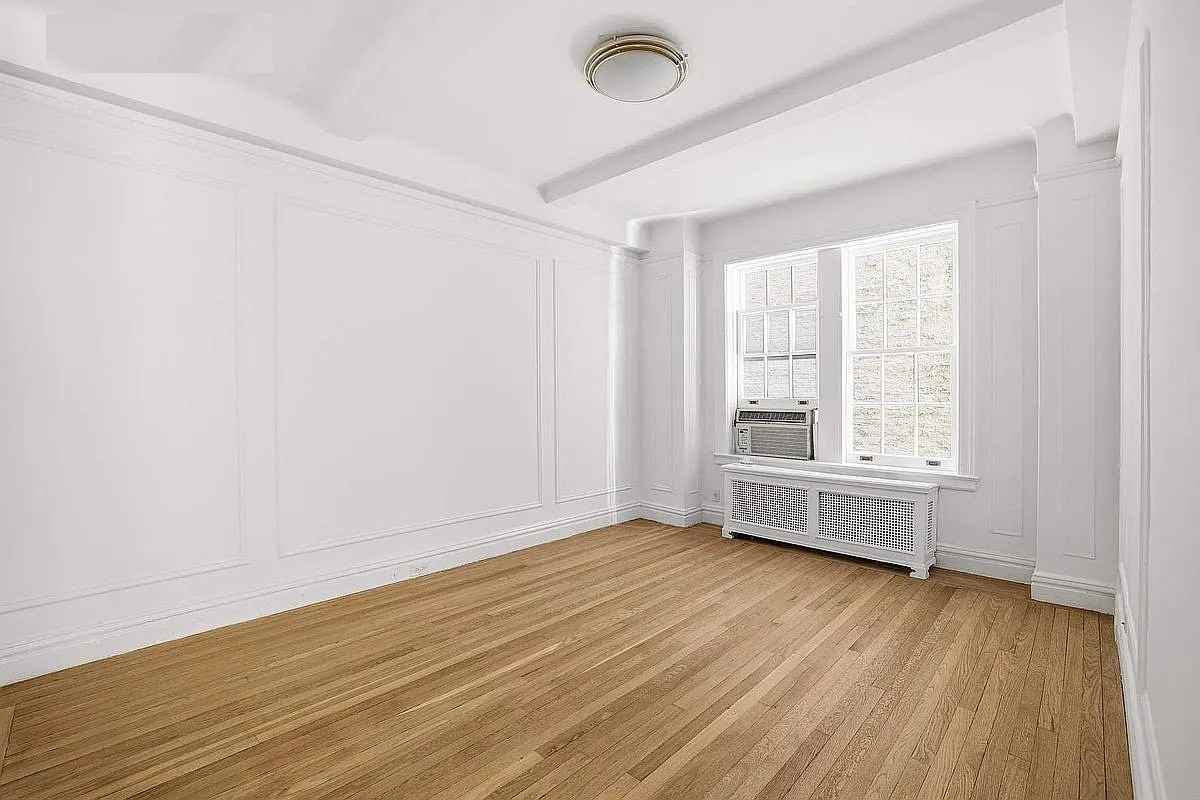 25 E 86th St - Photo 6 of 11