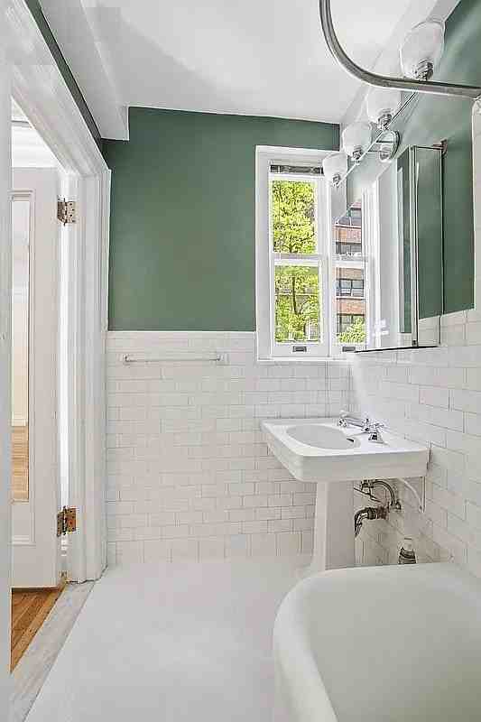 25 E 86th St - Photo 7 of 11