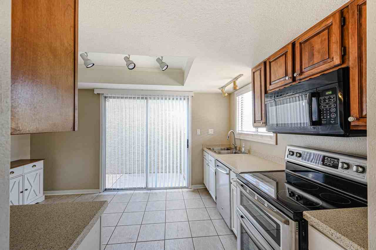 2507 W Greenway Rd #1 - Photo 4 of 32