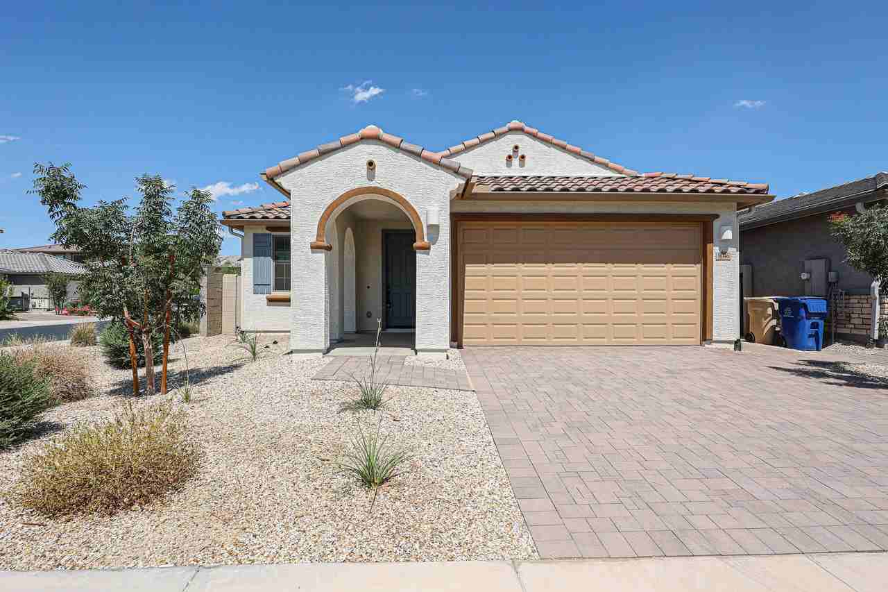 9046 W Luke Ave - Photo 3 of 39