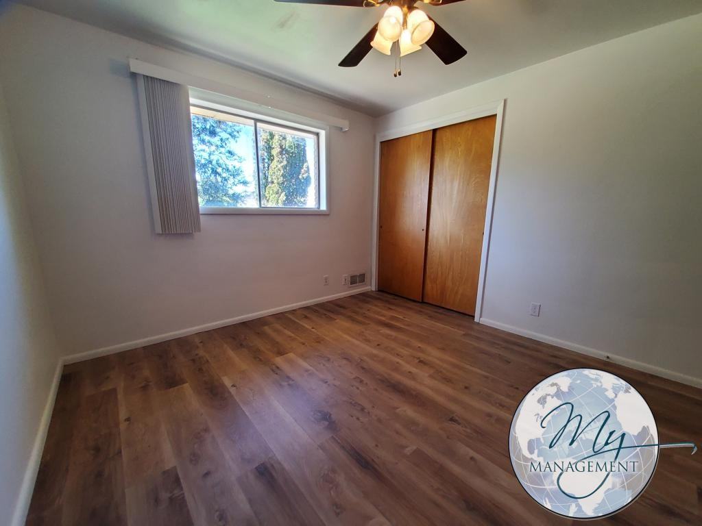 245 Locust St N - Photo 7 of 23
