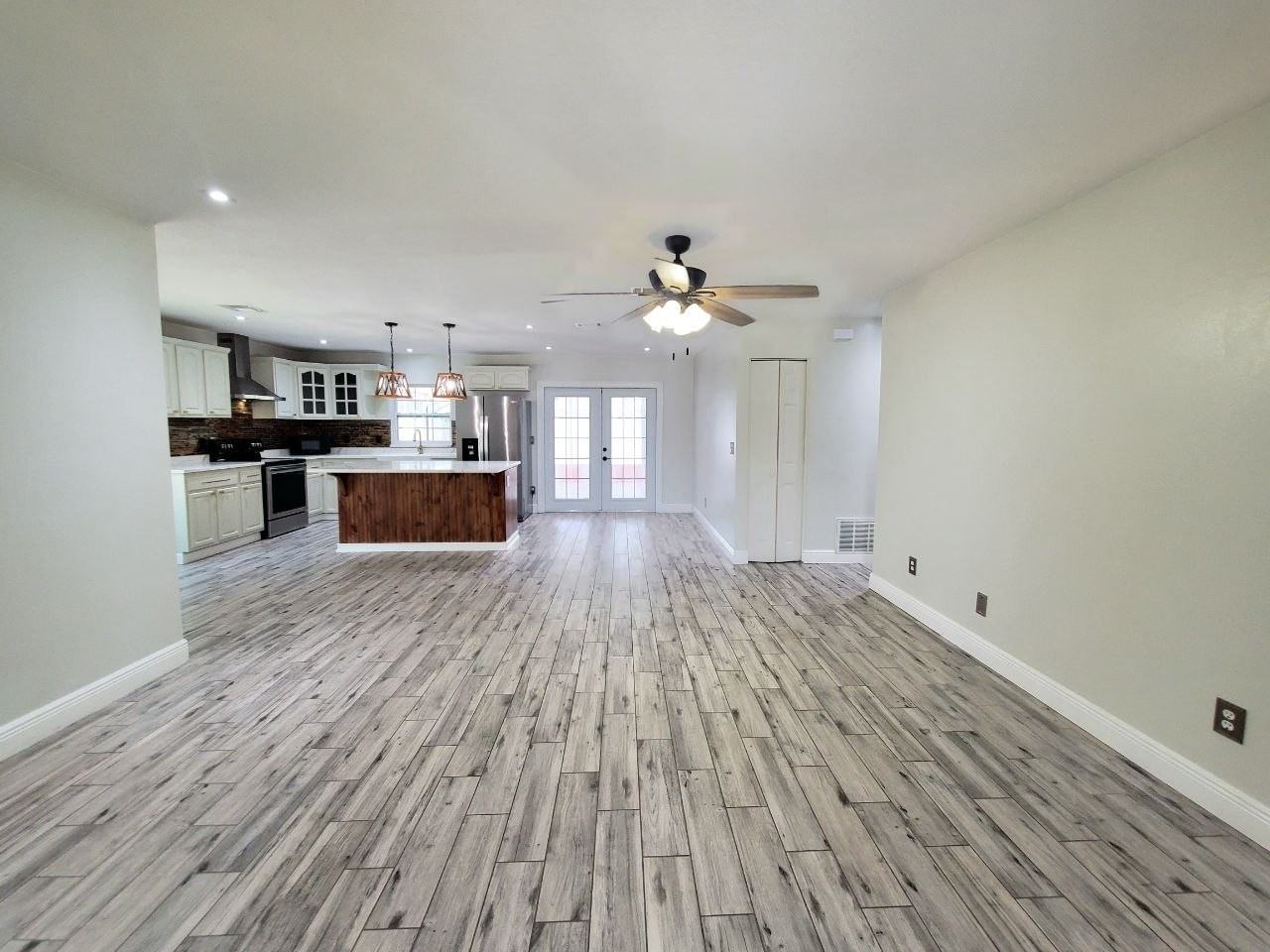 6832 Swain Ave - Photo 5 of 36